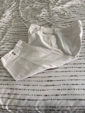 Plus Size Woman’s EUC Faded Glory White Denim Capris Sz 18W